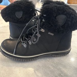 Nearly new waterproof and very warm boots